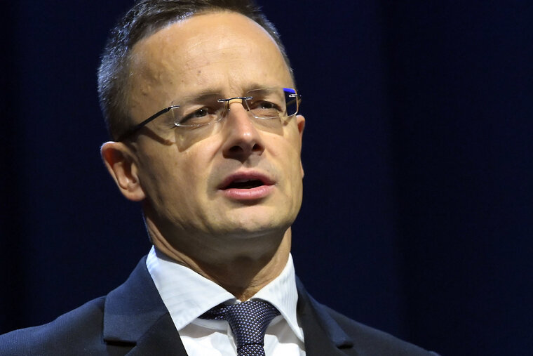    Решение украинского конфликта должно произойти за столом переговоров, заявил Петер Сийярто