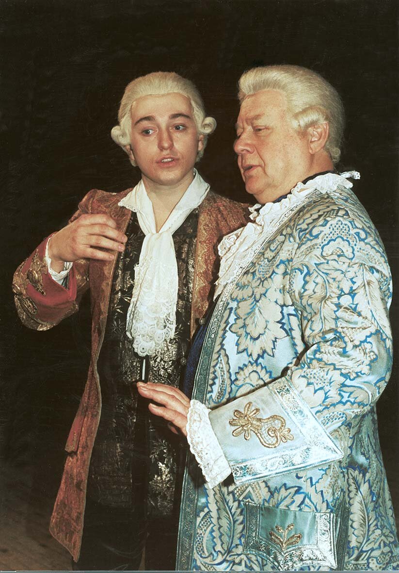 Сергей Безруков (Моцарт) и Олег Табаков (Сальери) в спектакле "Амадей"