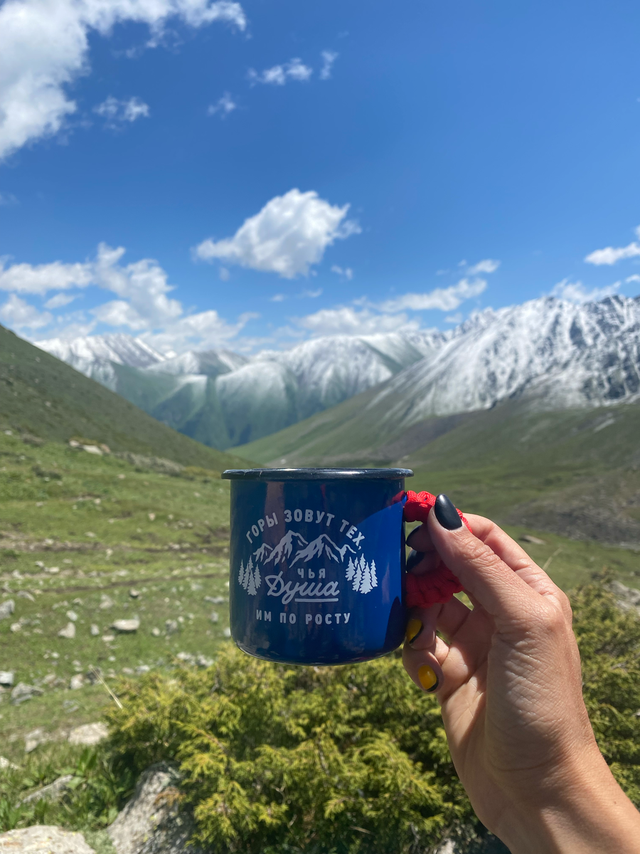 Очень красиво! И горы еще снежные