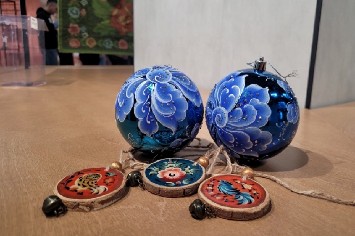    Праздничные шары, диаметром в 20 сантиметров, украсят ёлку Тюменской области в Москве