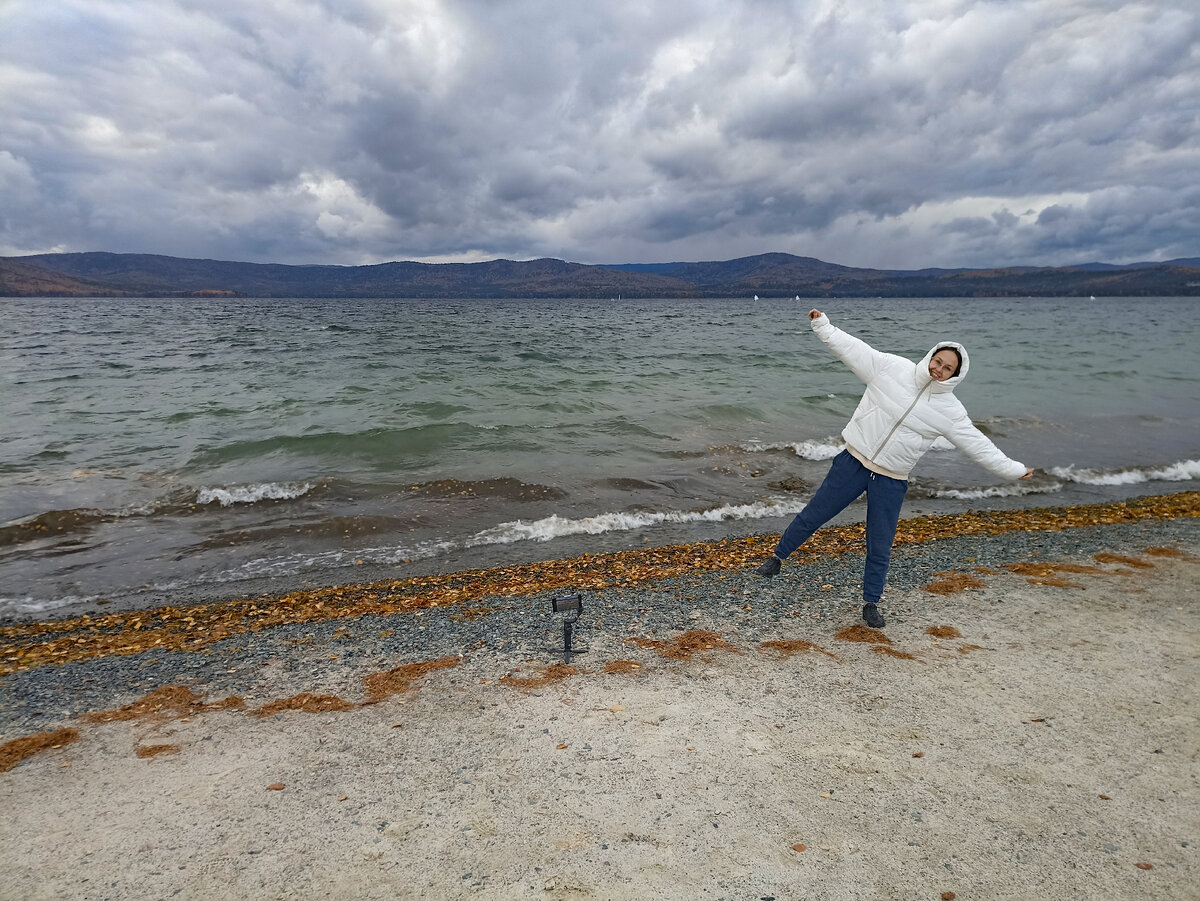 Света позирует на фоне Тургояка.