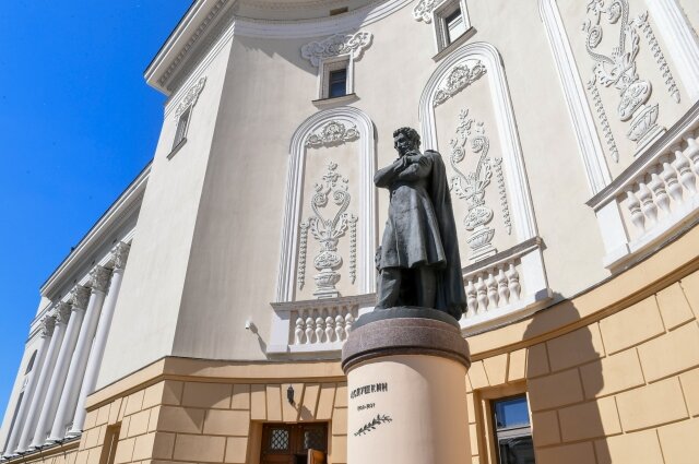    Первый памятник Пушкину в центре Казани установили в 1956 г. Фото: пресс-служба раиса РТ