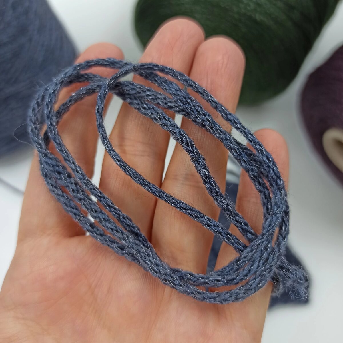 Пряжа в виде шнурка