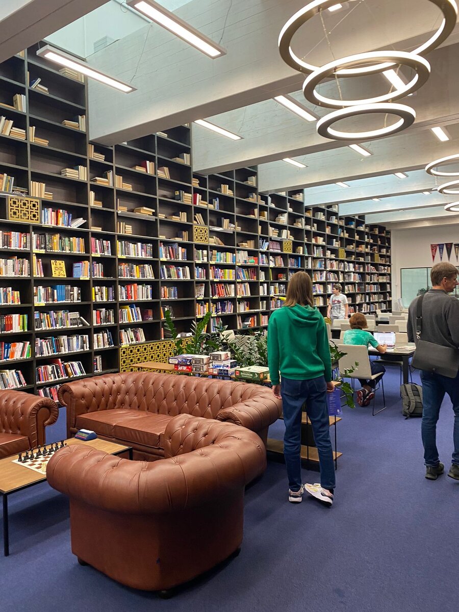 Фото автора. Библиотека 