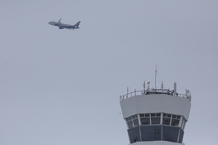    Экипаж воздушного судна дважды пытался приземлиться в аэропорту Казани, но в итоге ушел на запасной аэродром в Москву Фото: «БИЗНЕС Online»