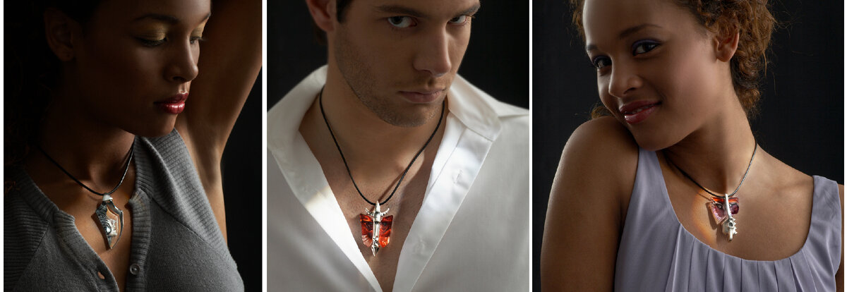 Мы хотим познакомить вас с подвесками из ювелирного хрусталя Maleras. Все изделия расписаны вручную. Благодаря детальной проработке каждого элемента изображения получаются объёмными, обладающими необычным 3Д-эффектом. Эти аксессуары не оставят вас равнодушными и точно привлекут внимание окружающих!