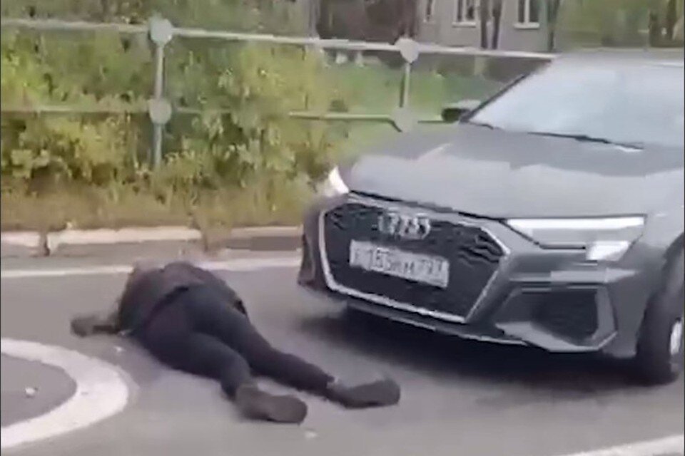    39-летнюю женщину сбило машиной, при этом колеса проехались ей по ноге