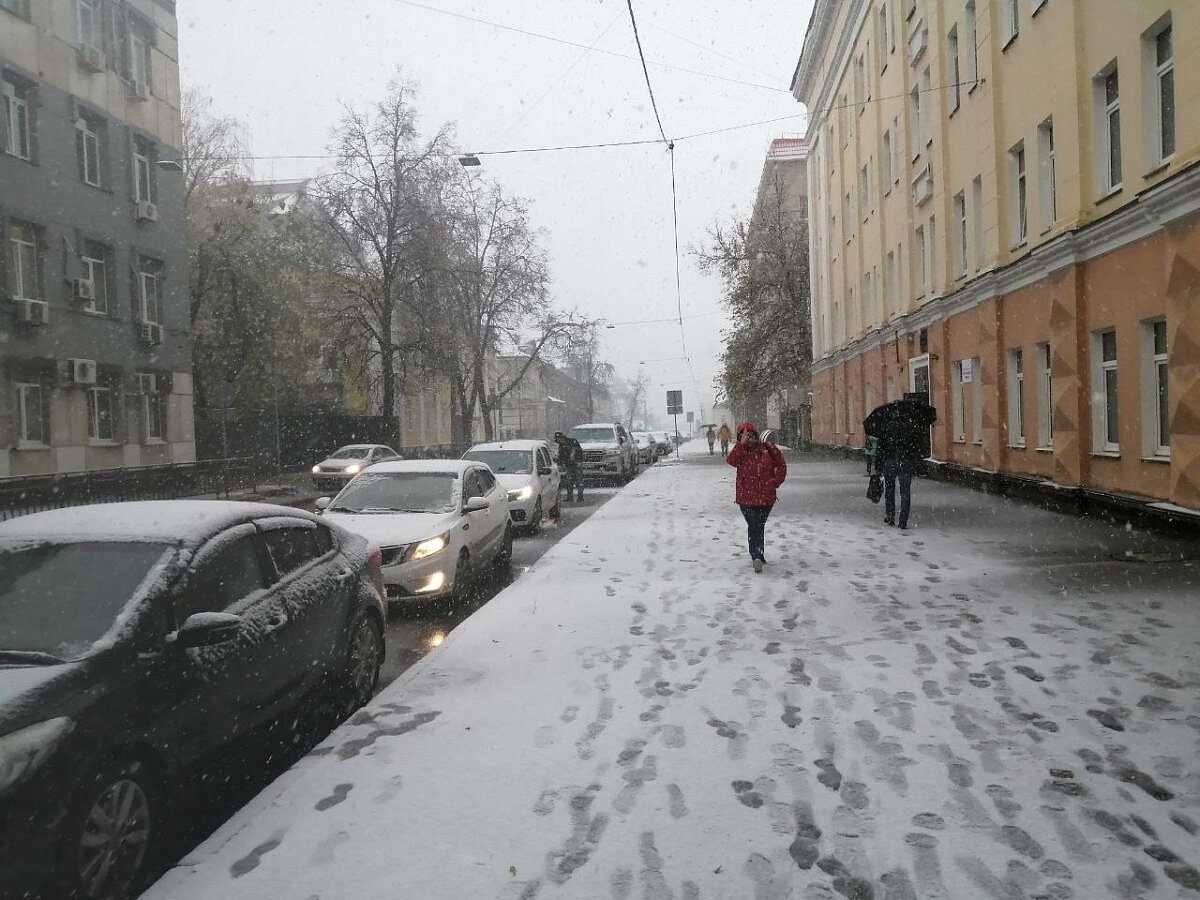 В новгороде выпал снег. Ураган в Сарове 2016. Роспечать под снегом в непогоду.