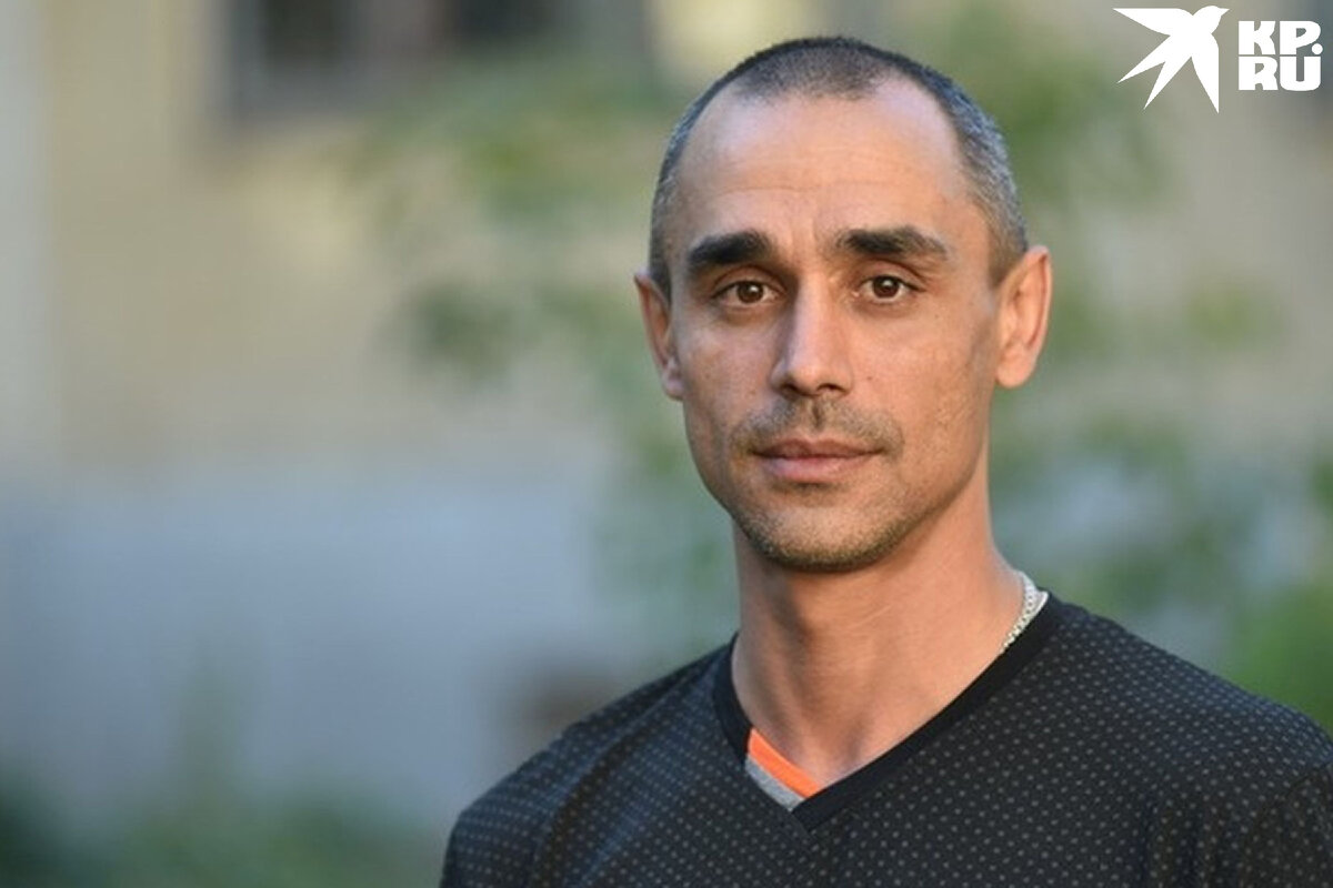 Ганчар выскочил в коридор и попытался вытолкать гостя