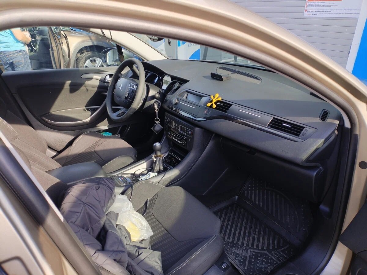 Салон добротен во всех отношениях.