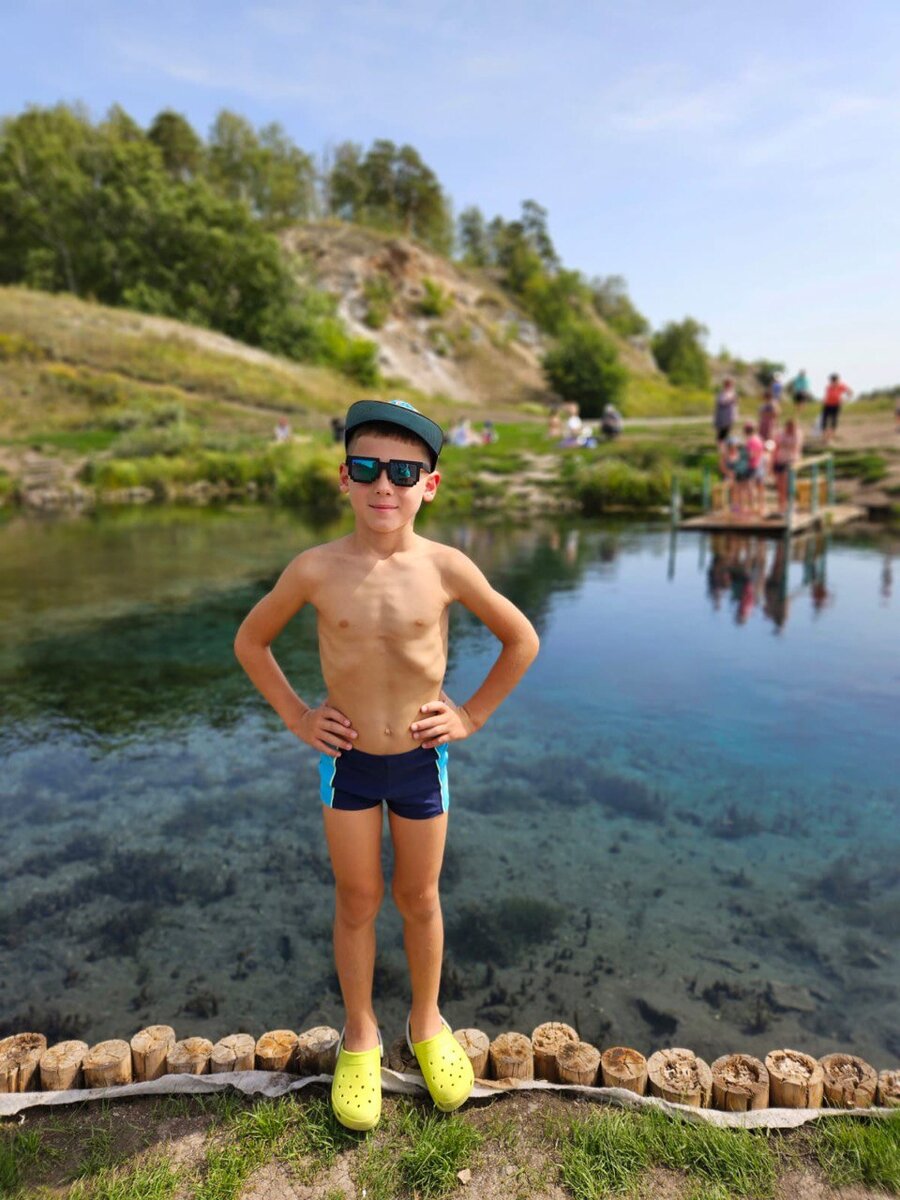 Муж лучше фотографирует. На его фото видно цвет воды :-)