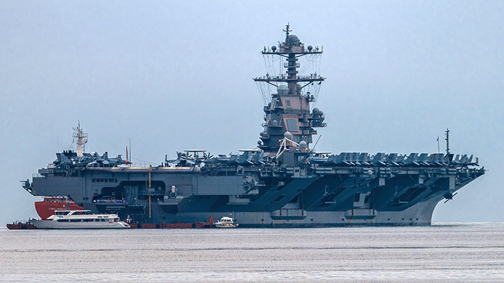 АМЕРИКАНСКИЙ АВИАНОСЕЦ "ДЖЕРАЛЬД ФОРД" В СРЕДИЗЕМНОМ МОРЕ. ФОТО: ANDREJ TARFILA/KEYSTONE PRESS AGENCY/GLOBAL LOOK PRESS