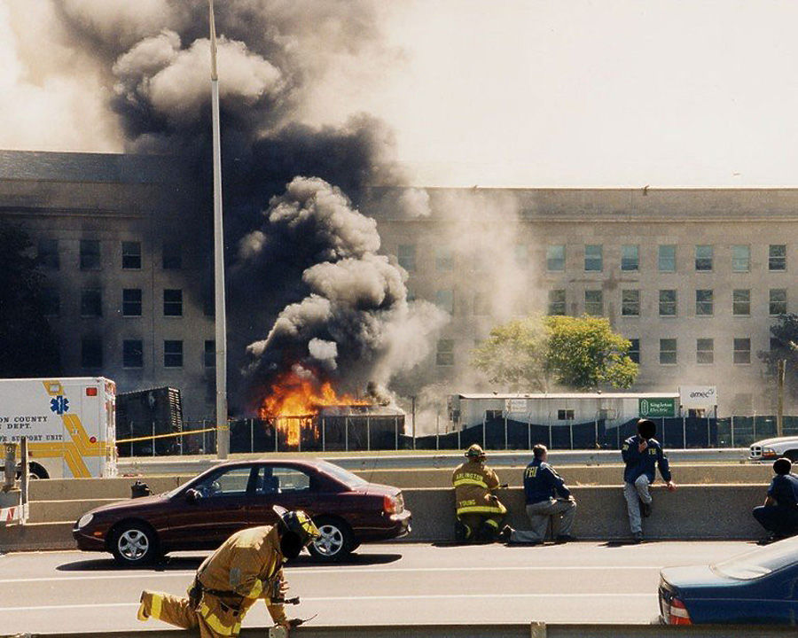 Атака 9 11. Теракт Пентагон 2001. Теракт 11 сентября 2001 года Пентагон. Пентагон США терракт 2001. 11 Сентября 2001 Пентагон самолет.