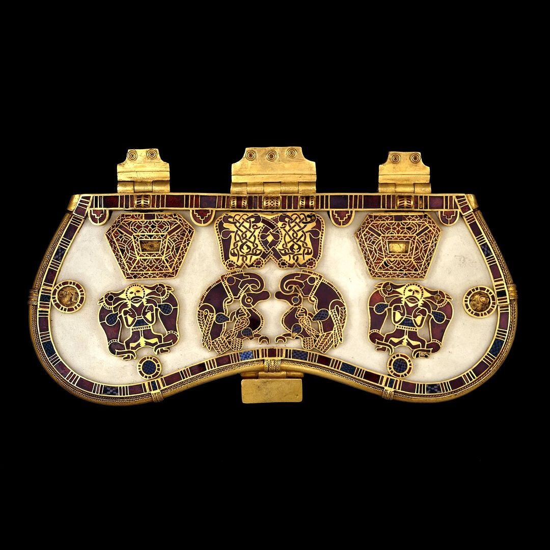 Элемент кошелька. Золото, гранат, эмаль.