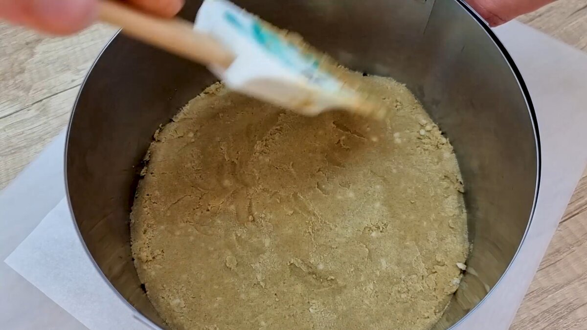Рецепт конфет из муки прост в приготовлении, но вкус отменный! По этому рецепту можно готовить и халву. Халва может быть ореховая или подсолнечная, зависит от ингредиента, который добавите в основу.-7