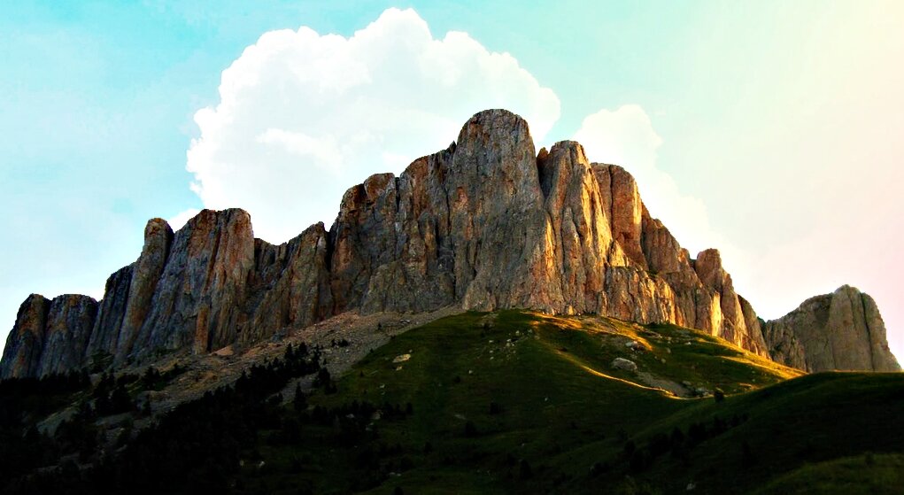 Горный массив Большой Тхач