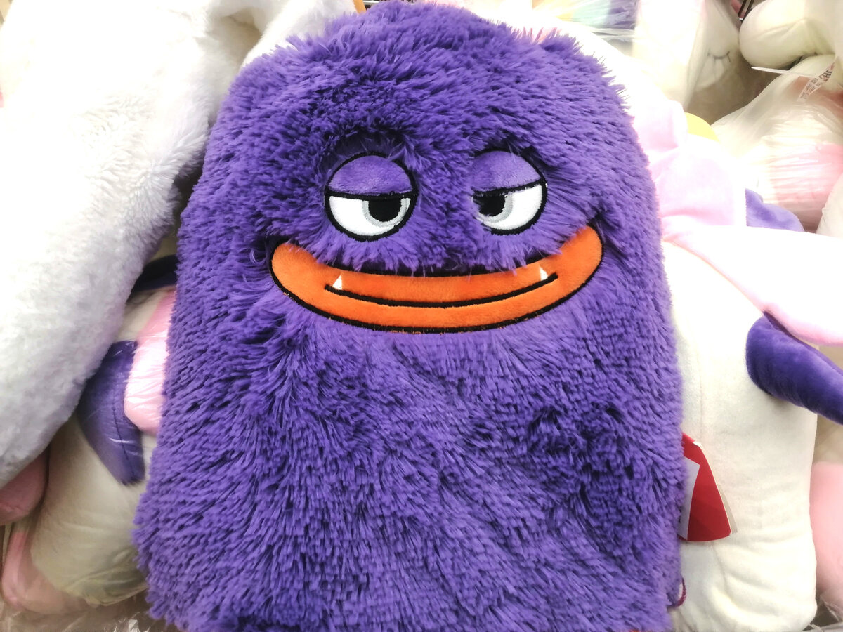 Не знаю, зачем он тут, пусть будет для обложки. Фиолетовый монстр