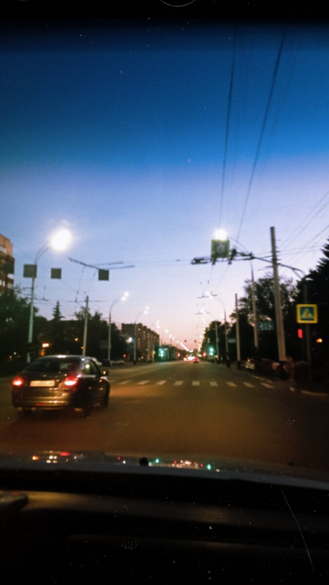 Старая фотография. Тут я ещё не работаю в школе, куда-то еду и совершенно не задумываюсь о том, как всё успеть за 36 часов в неделю. 