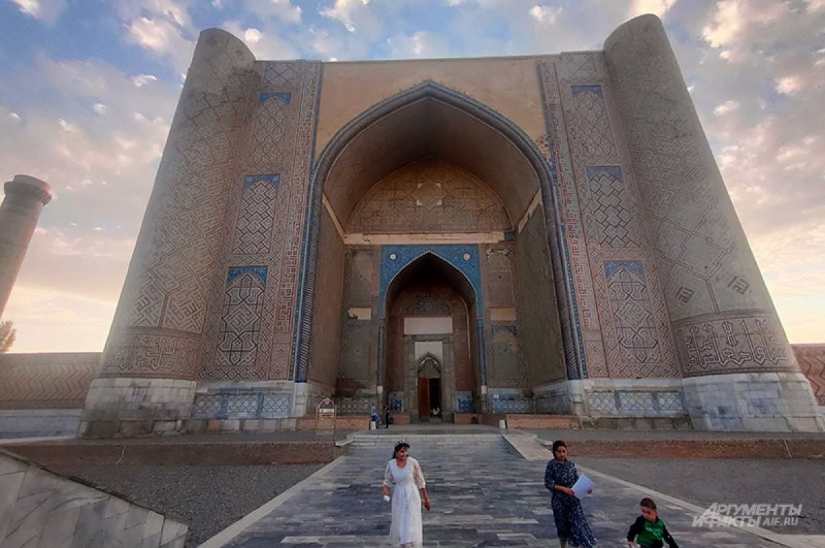    Солнце, архитектура, деликатесы.