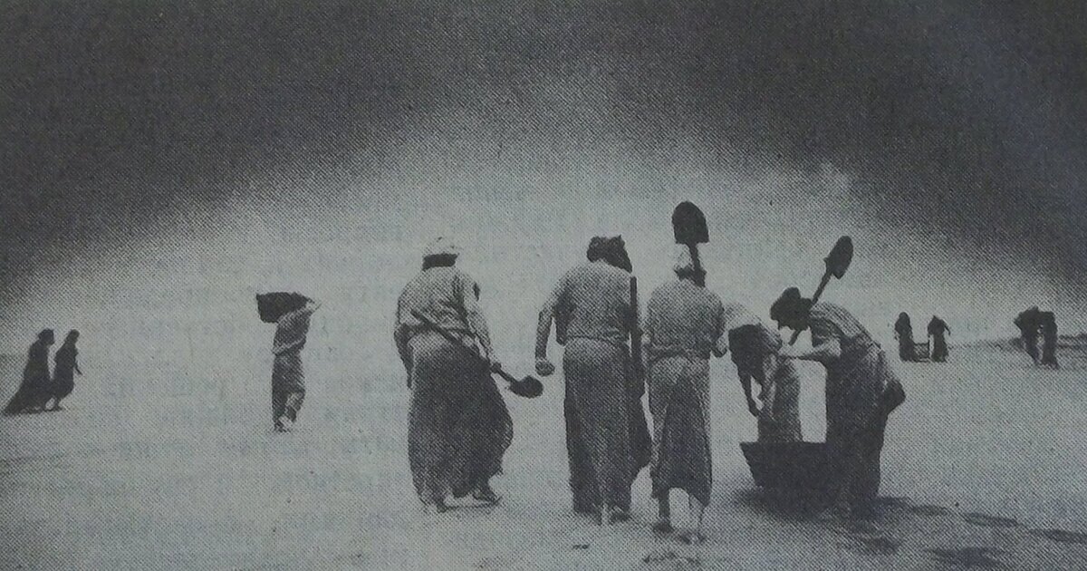 В кадре – сон о потопе (эпизод включённой в фильм абсурдистской новеллы Андрея Битова)