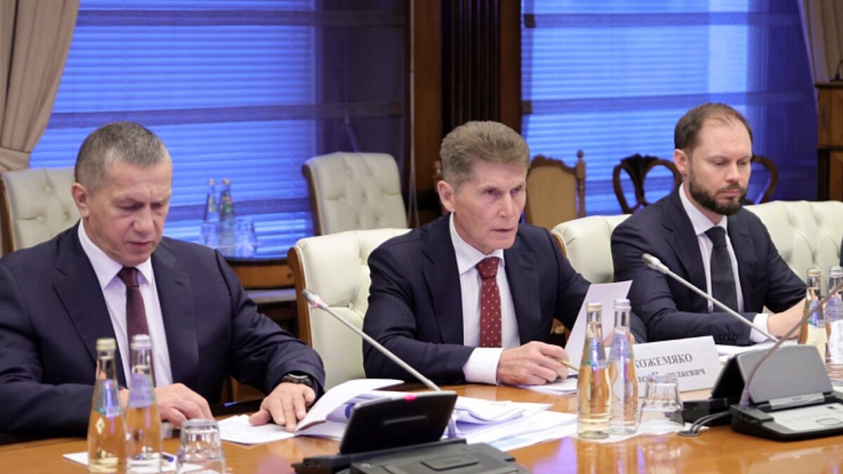     Приморскому краю выделят 414 миллионов рублей, на которые будет закуплена тяжелая спецтехника. Она понадобится для проведения аварийно-спасательных работ, расчистки русел рек и дноуглубительных работ. Технику начнут закупать в ближайшее время.