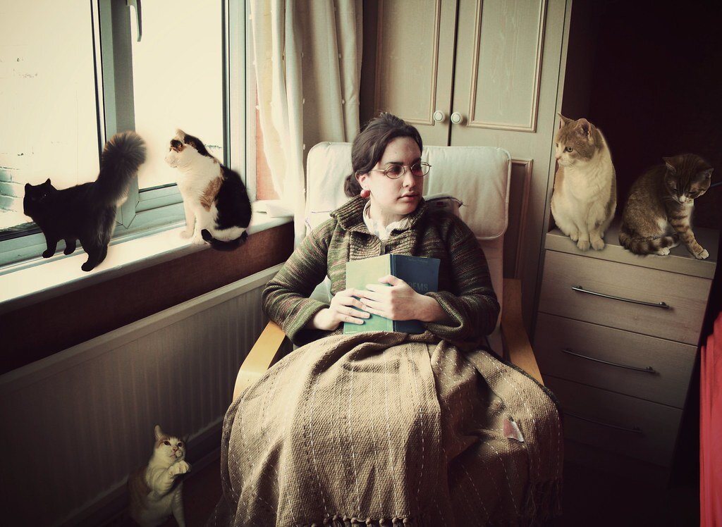 Образ "старой девы" на просторах интернета. Фото иллюстративное.