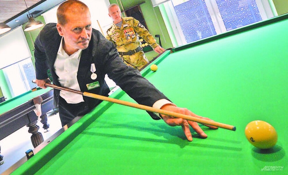    В мужском клубе центра несколько бильярдных столов для всех желающих. Фото:  АиФ/ Фото Эдуарда Кудрявицкого.