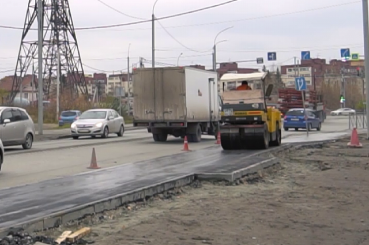 В Новосибирске до конца недели закончат ремонт тротуара на улице Большой |  АиФ Новосибирск | Дзен