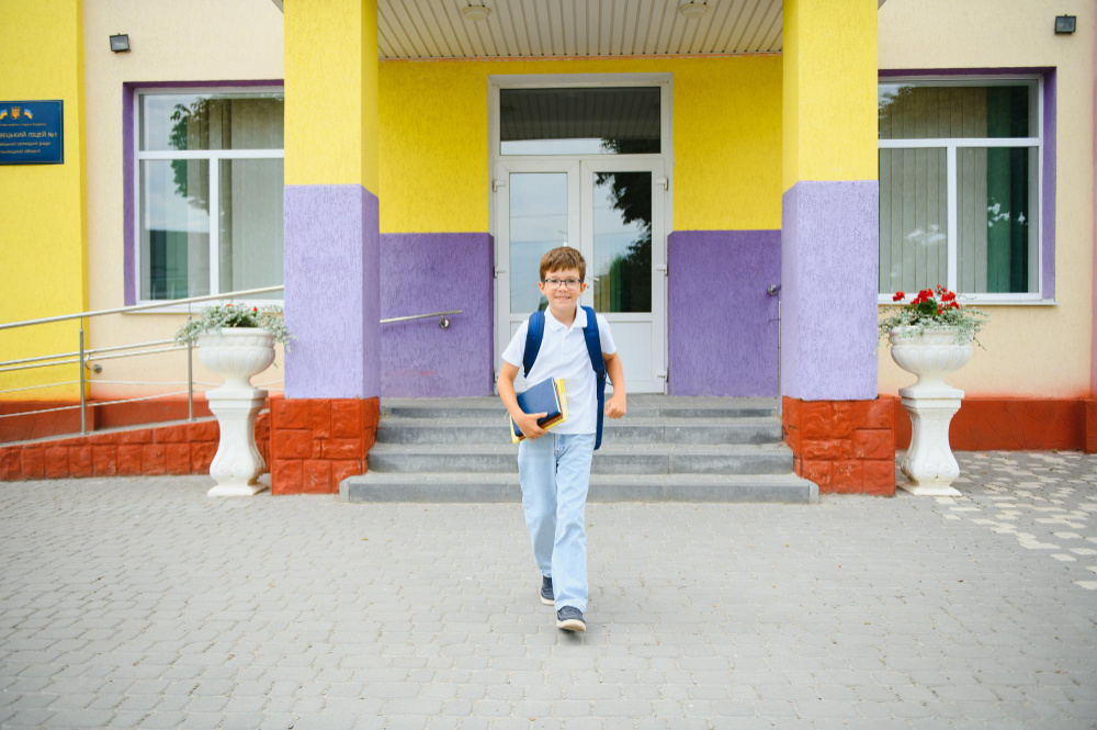 Школьное крыльцо