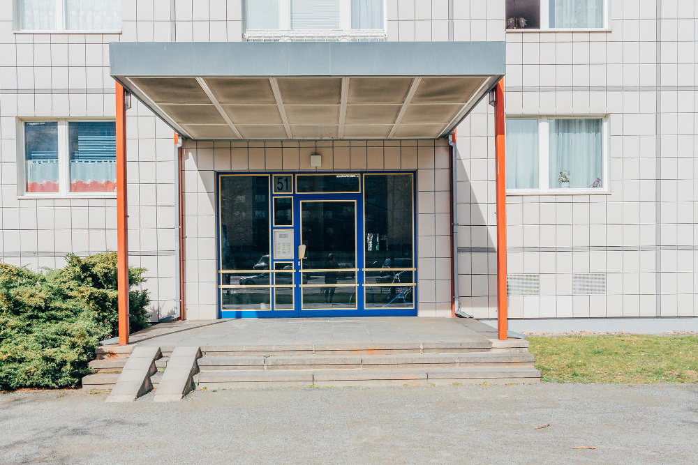 Школьное крыльцо с пандусом