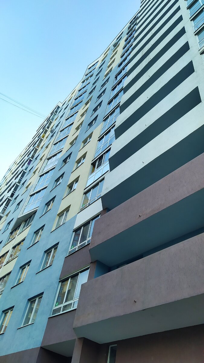 Вот в этом доме я живу