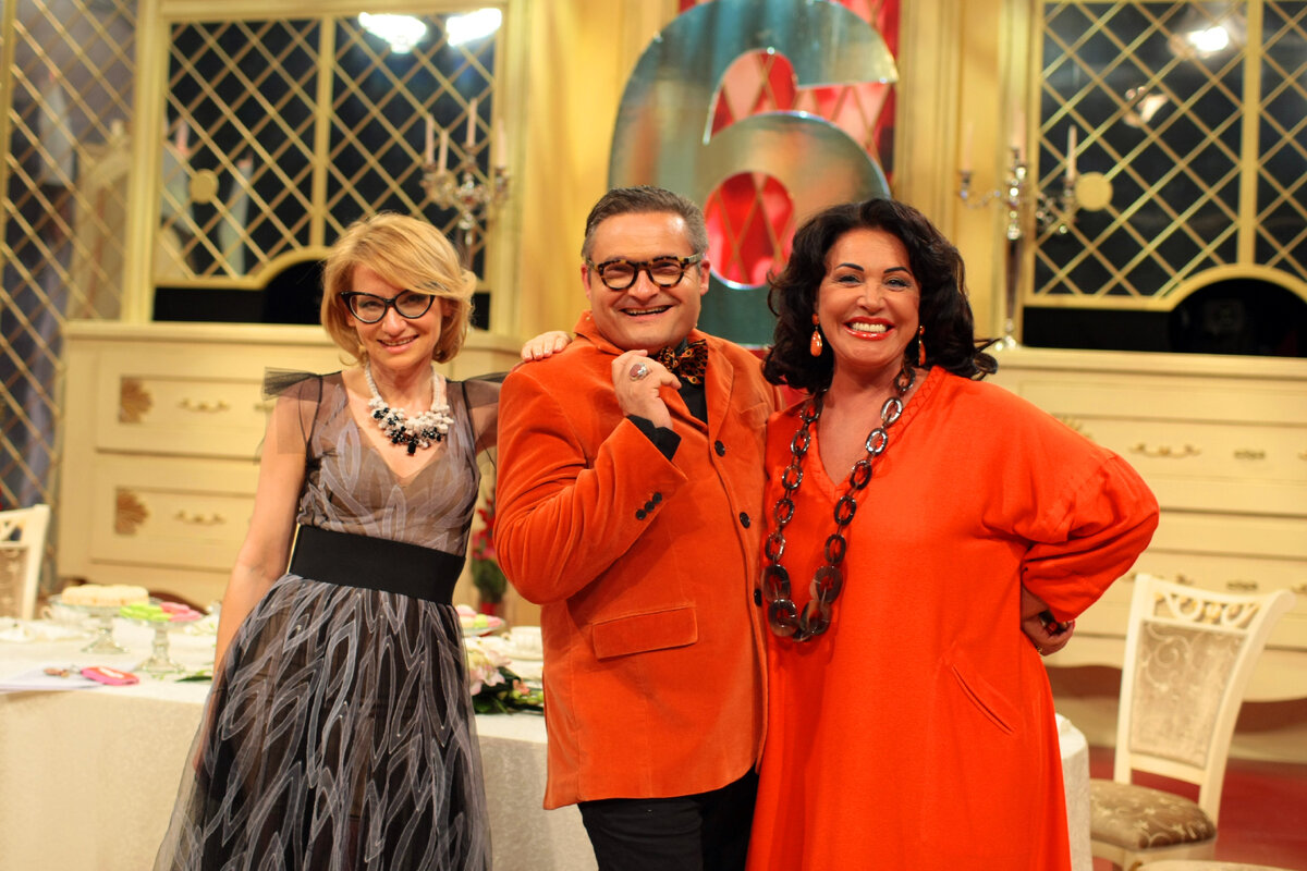 Васильева модный приговор. Модные телепередачи. Модные телепередачи. Модный приговор телепередача 2018. Эвелина хромченко и надежда бабкина.