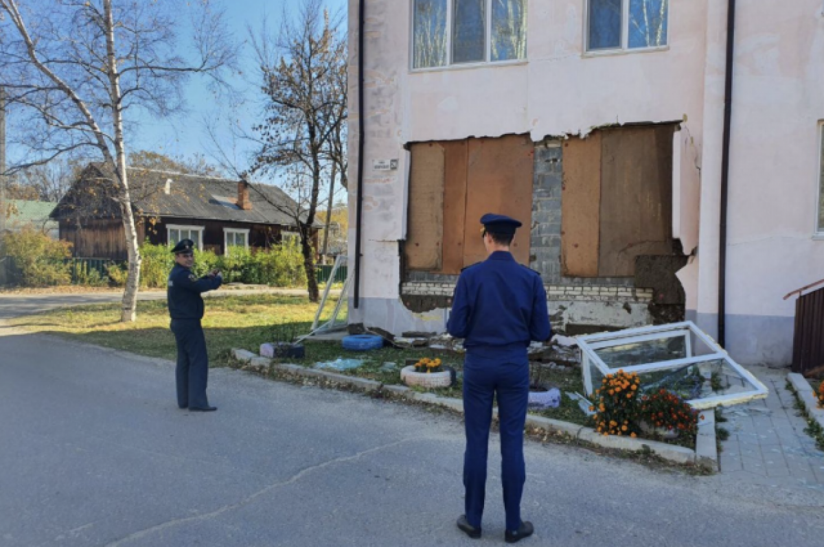    В селе Лазо обрушился фасад жилого дома из-за взрыва газовой плиты