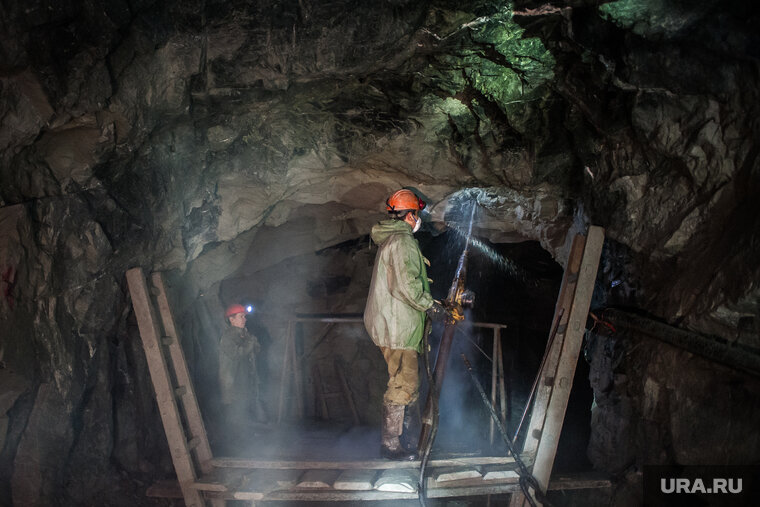    Предприятие ведет добычу на золотоносном месторождении (архивное фото)