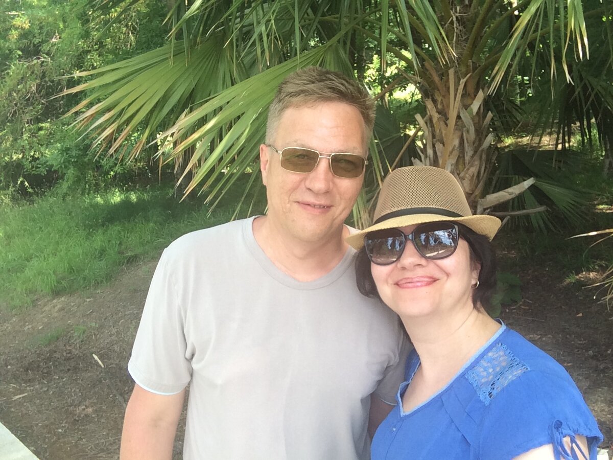 Мы с мужем в своём первом не свадебном, но медовом путешествии. Сочи - 2017 г.