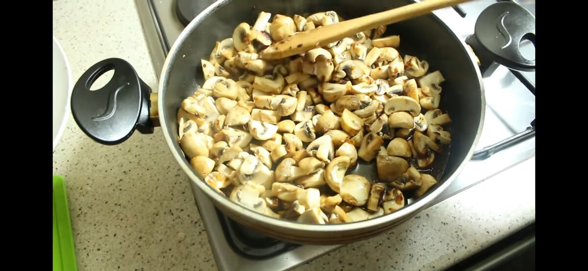 Салат с курицей, грибами и грецкими орехами - рецепт приготовления с фото от aikimaster.ru