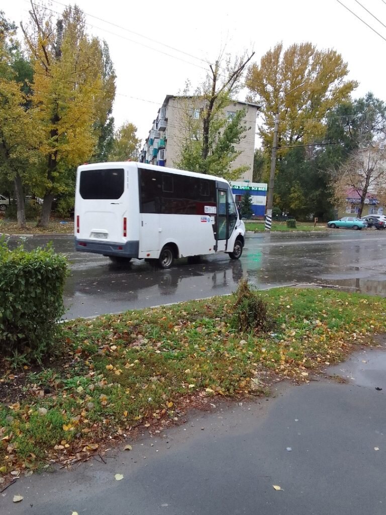 В Балакове водитель маршрутки №21 удивил пассажиров тем, что не только  аккуратно работает, но и напевает за рулем | Балаково-24 | Дзен