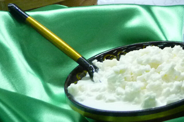    Нехватку кальция в крови можно восполнить с помощью кисломолочных продуктов. Это творог, сыр, кефир, йогурты и так далее. Фото:  АиФ/ Светлана Борисова