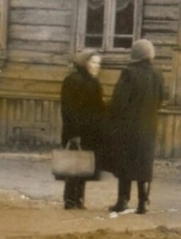 Женщины очень дружны были.