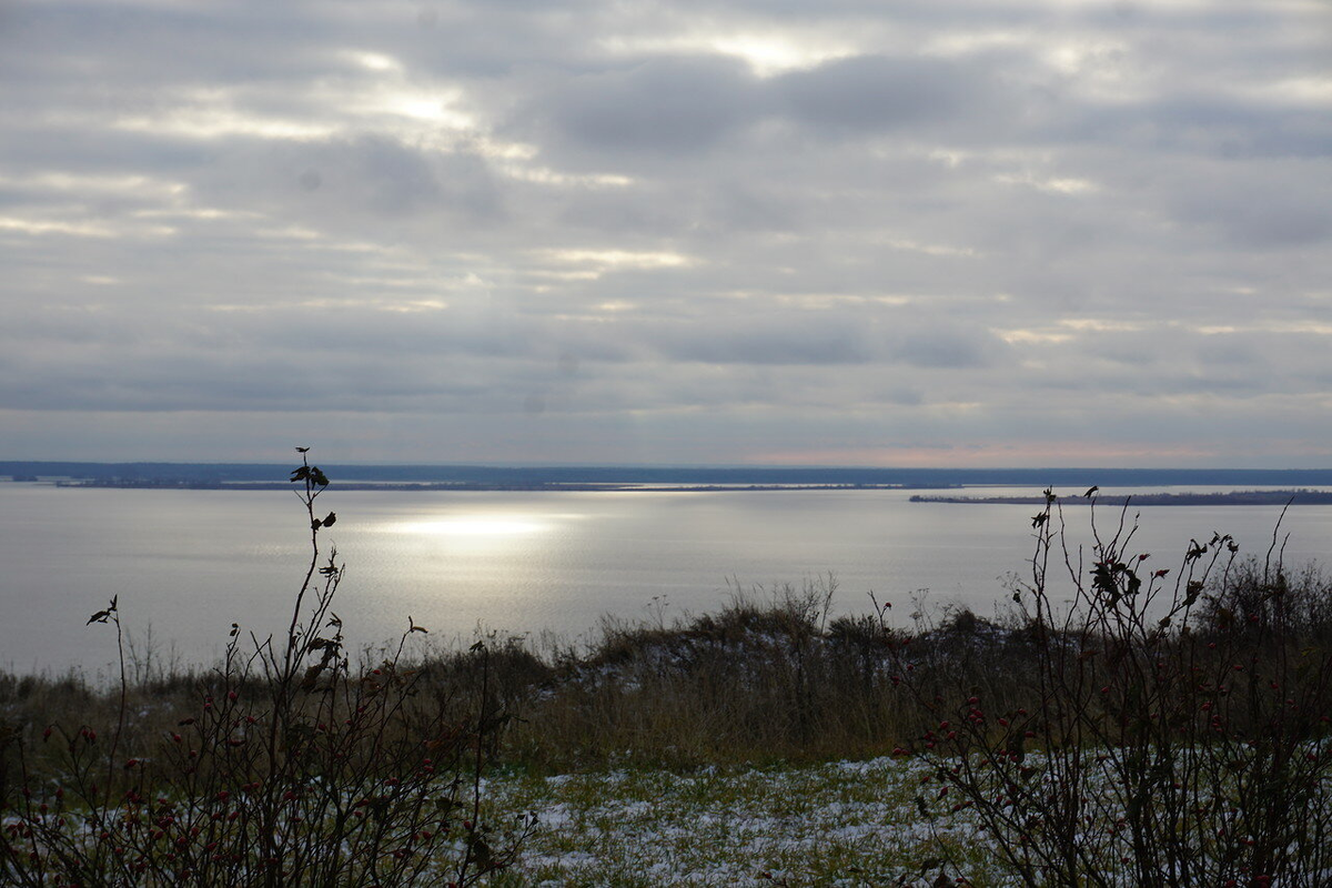 Наше путешествие начинается от памятника кораблекрушению теплохода Булгария в Камско-Устьинском районе у деревни Сюкеевский Взвоз