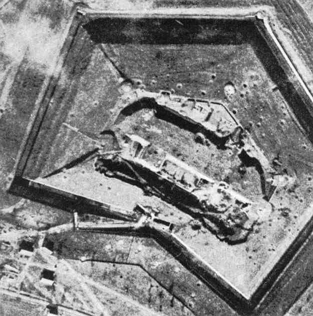 Форт Дуомон аэросъемка 20 февраля 1916 года