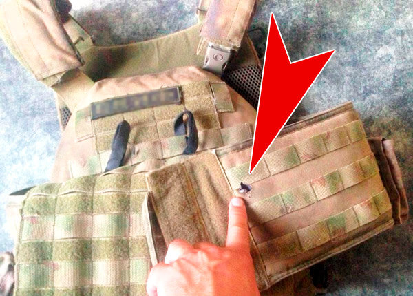 Осколок пришёлся в бок бронежилета, в камербанд, и был принят арамидным пакетом (фото из открытых источников)