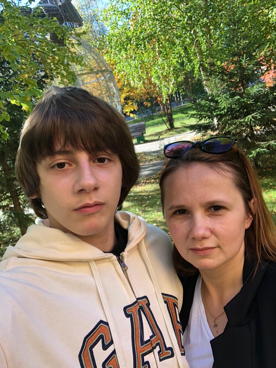 Аркадий согласился сделать селфи с мамой