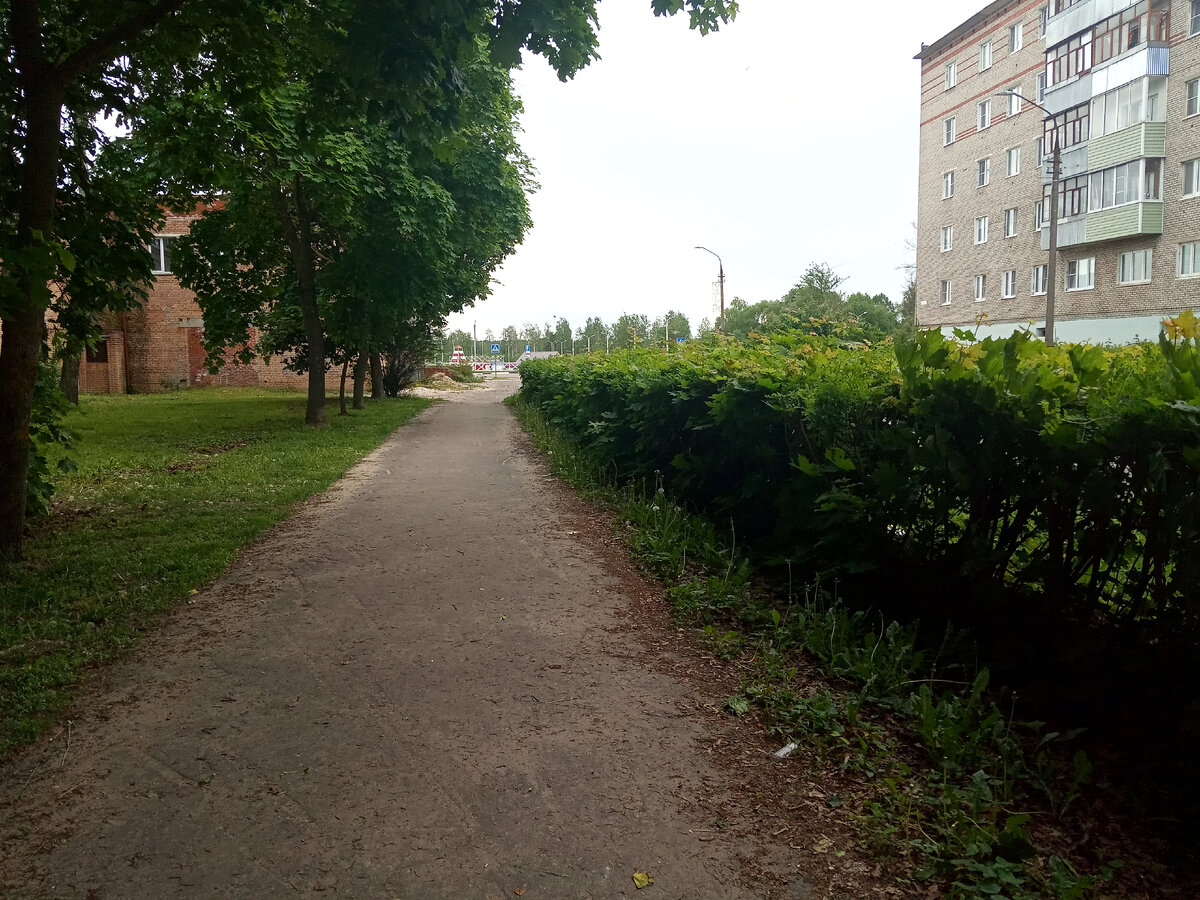 А вот уже вдали виднеется объект в виде озера и пляжа при нем!