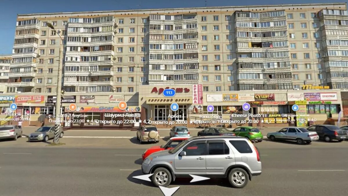     Магазин находится на первом этаже жилого дома. Общая площадь помещений составляет 350 квадратных метров.