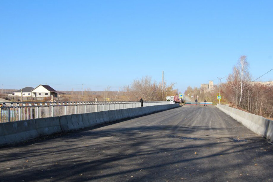 Мост связывает жилые кварталы города с производственными предприятиями. Фото: департамент информационной политики Свердловской области