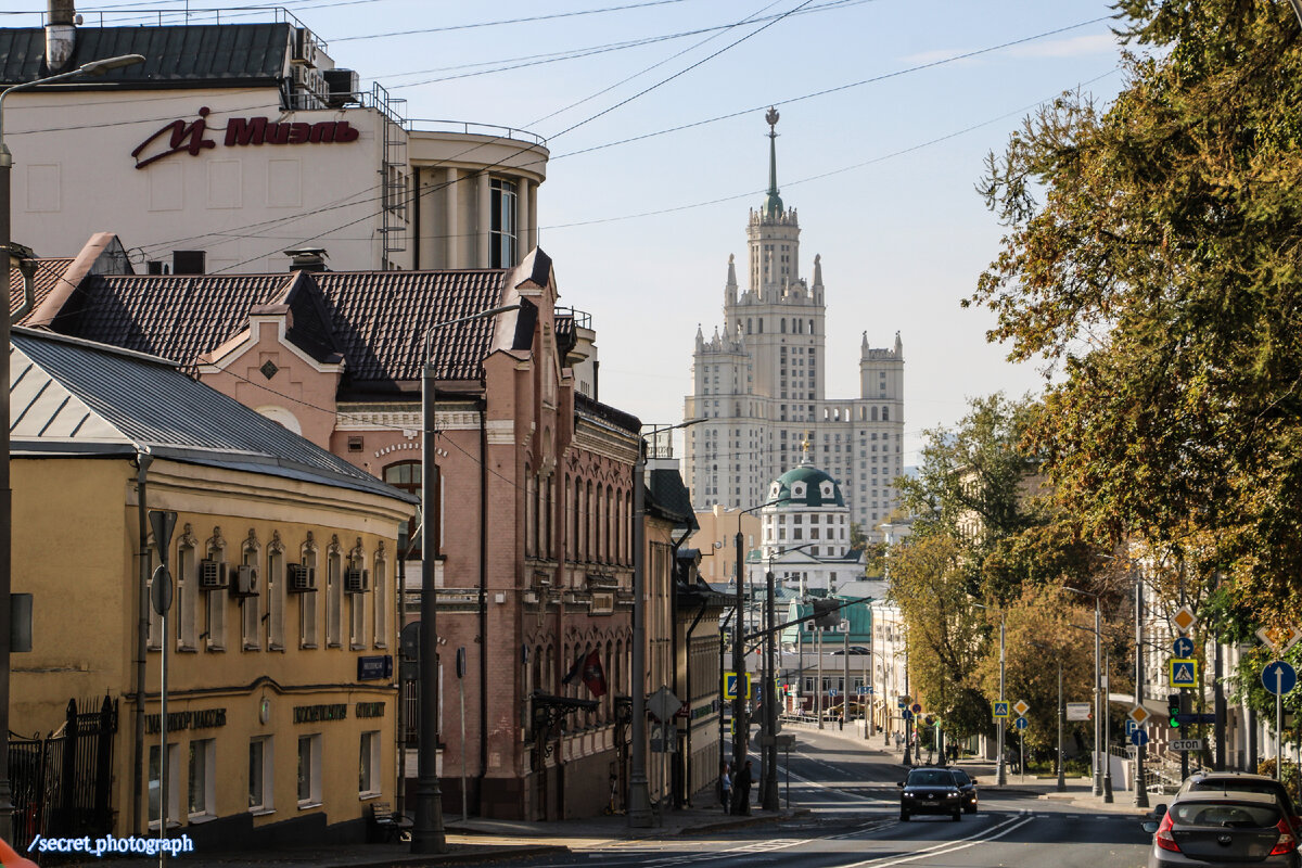 Николоямская улица в сторону храма Симеона Столпника