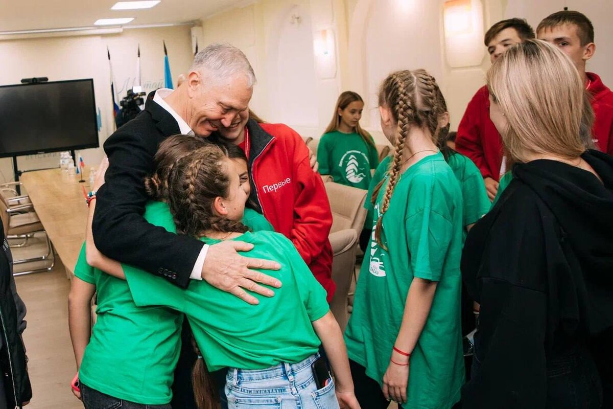 Владимир Сальдо посетил детей из Херсонской области в Приморском крае