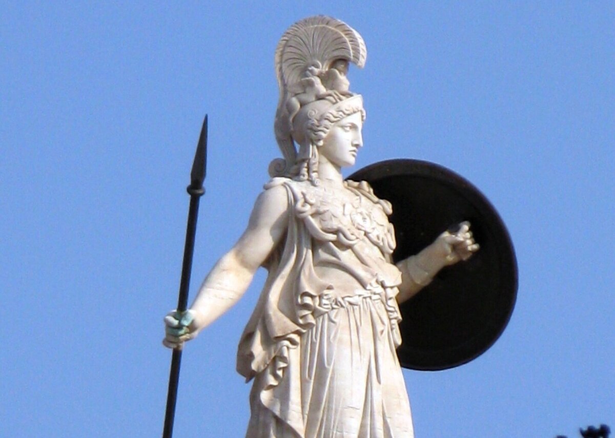Первая дочь-  Афина - богиня стратегии, мудрости и справедливой войны