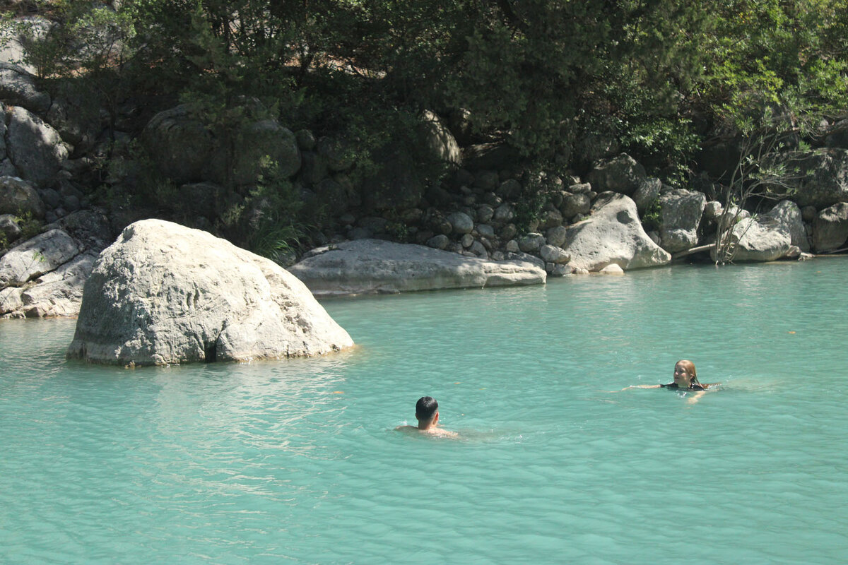 Купаться тут классно!